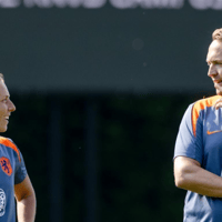 Arvid Smit en Janneke Bijl vertrekken naar de Engelse voetbalbond