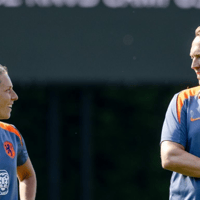 Arvid Smit en Janneke Bijl vertrekken naar de Engelse voetbalbond