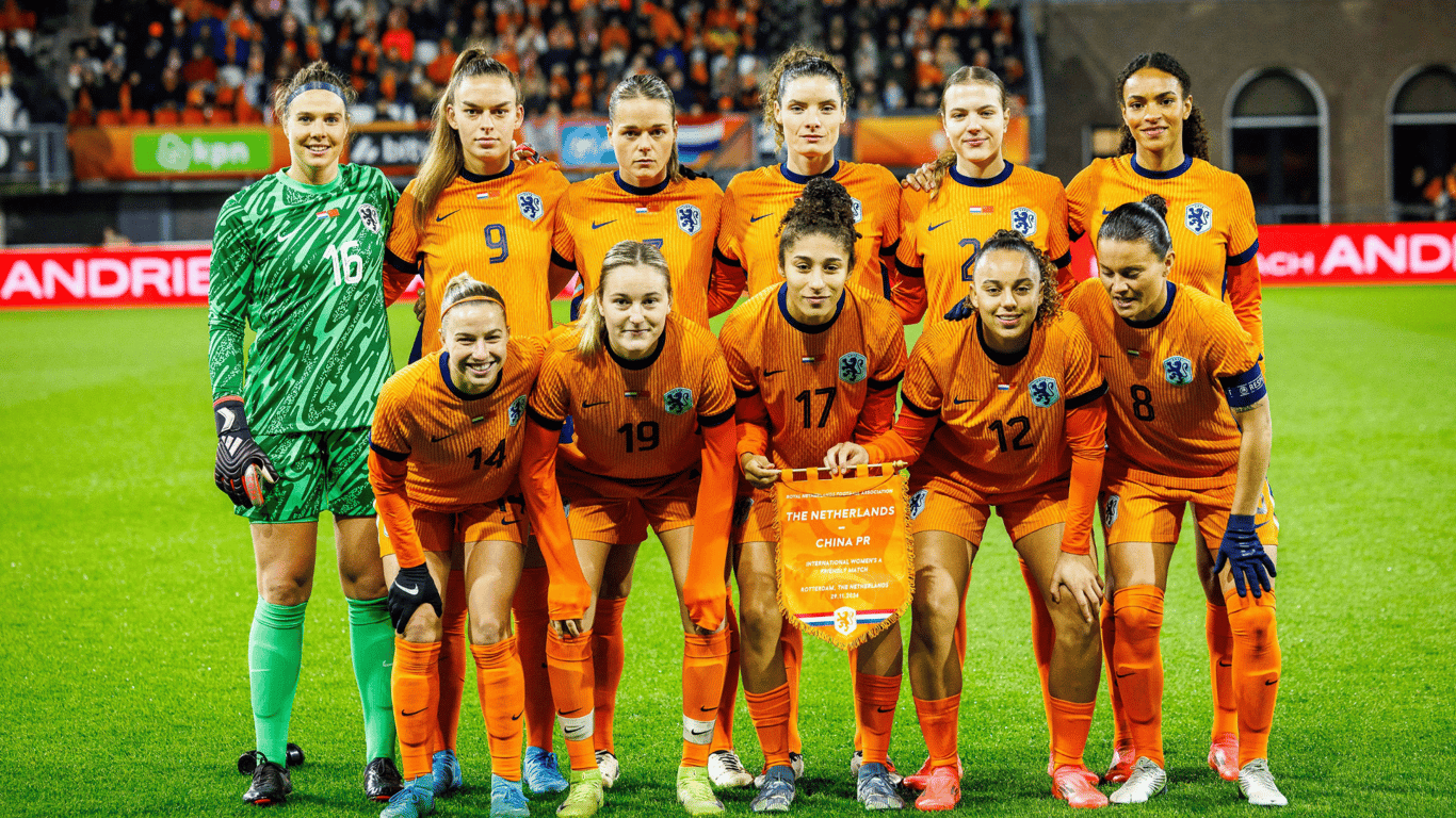 De opstelling van de Oranje Leeuwinnen tegen China