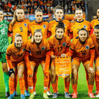 De opstelling van de Oranje Leeuwinnen tegen China