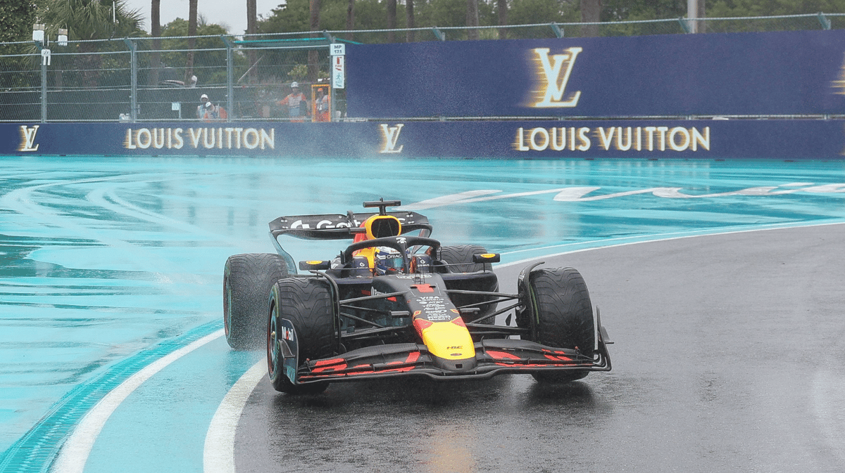 Max Verstappen in de regen