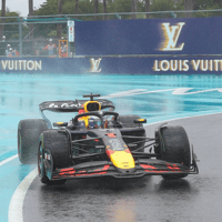 Max Verstappen in de regen