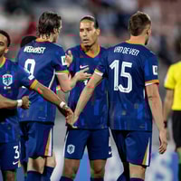 Het Nederlands elftal viert een doelpunt