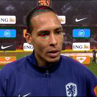 Virgil van Dijk voor de camera van de NOS