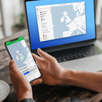 Veel Nederlanders die in het buitenland wonen of regelmatig reizen, lopen tegen hetzelfde probleem aan.