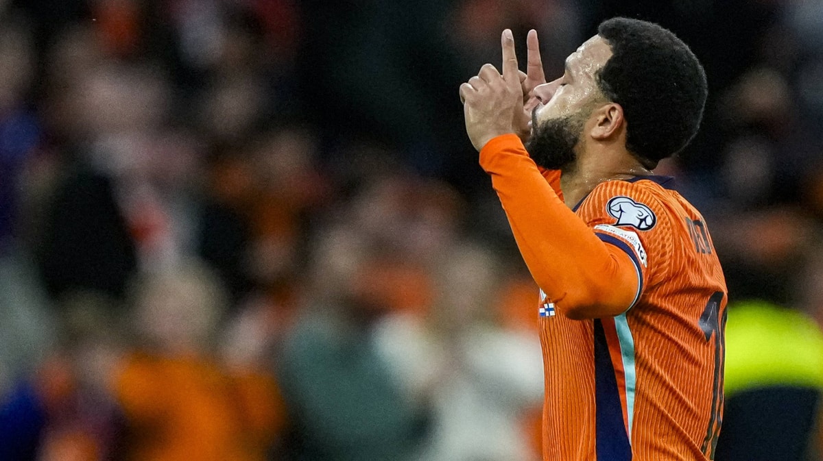 Memphis Depay scoort voor het Nederlands elftal
