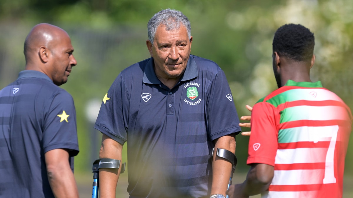 Henk ten Cate, bondscoach van Suriname