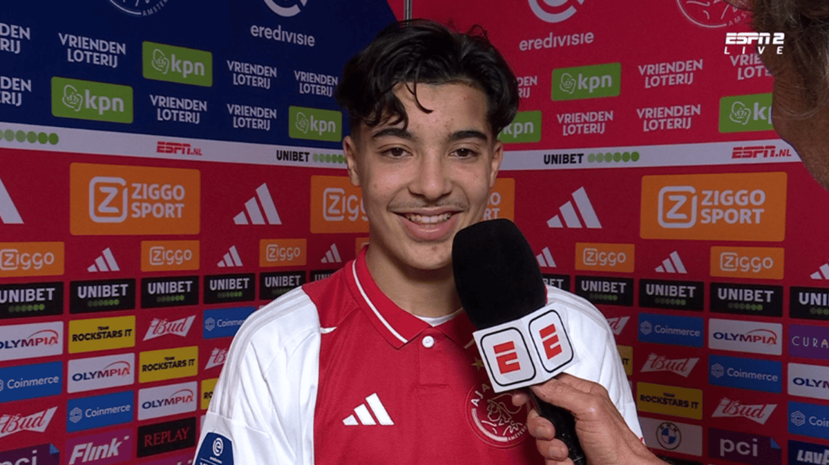 Rayane Bounida voor de camera van ESPN