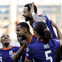 Het Nederlands elftal viert een doelpunt