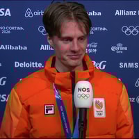 Jens van 't Wout voor de camera van de NOS