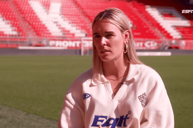 Jill Roord voor de camera van ESPN