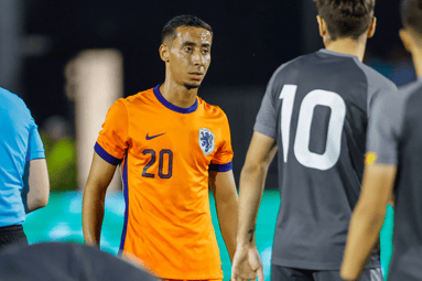 Anass Salah-Eddine in actie bij Jong Oranje