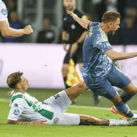 Luciano Valente onthult opvallende boodschap Jordan Henderson na rode kaart