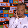 Xavi Simons voor de camera van de NOS