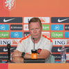 Ronald Koeman tijdens een persconferentie van het Nederlands elftal