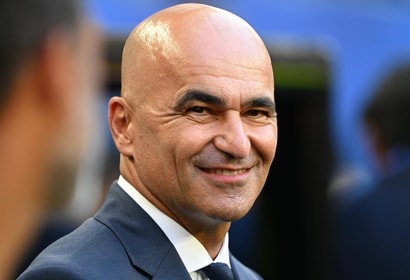 De komst van Roberto Martínez als nieuwe bondscoach van Oranje lijkt plots een stuk verder weg.