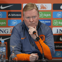 Bondscoach Ronald Koeman tijdens de persconferentie van Oranje