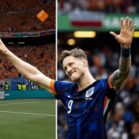 Wout Weghorst viert feest na de 1-2 zege van Nederland op Polen