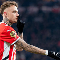 Noa Lang haalt uit naar de PSV-fans