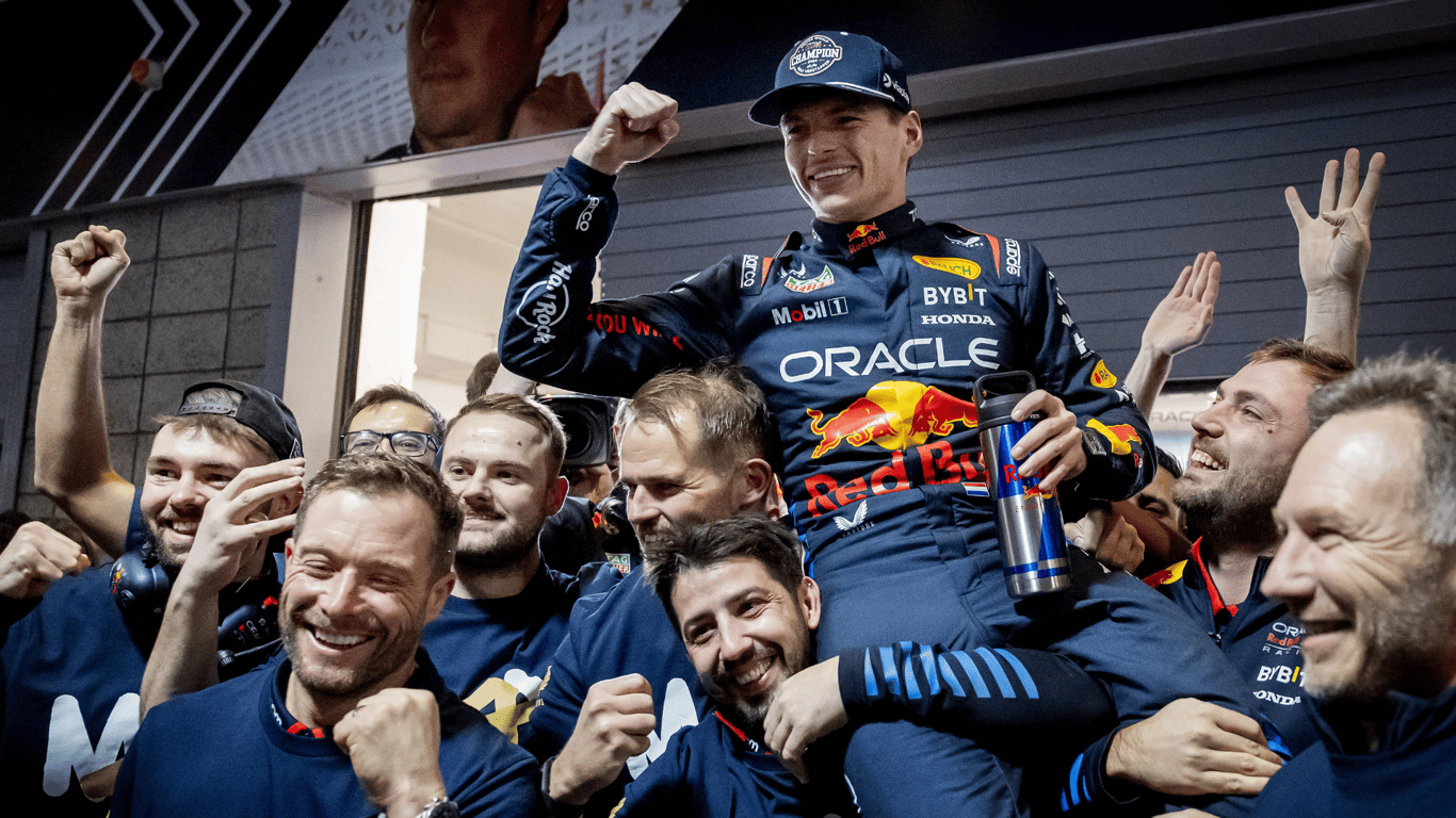 Max Verstappen viert zijn vierde wereldtitel