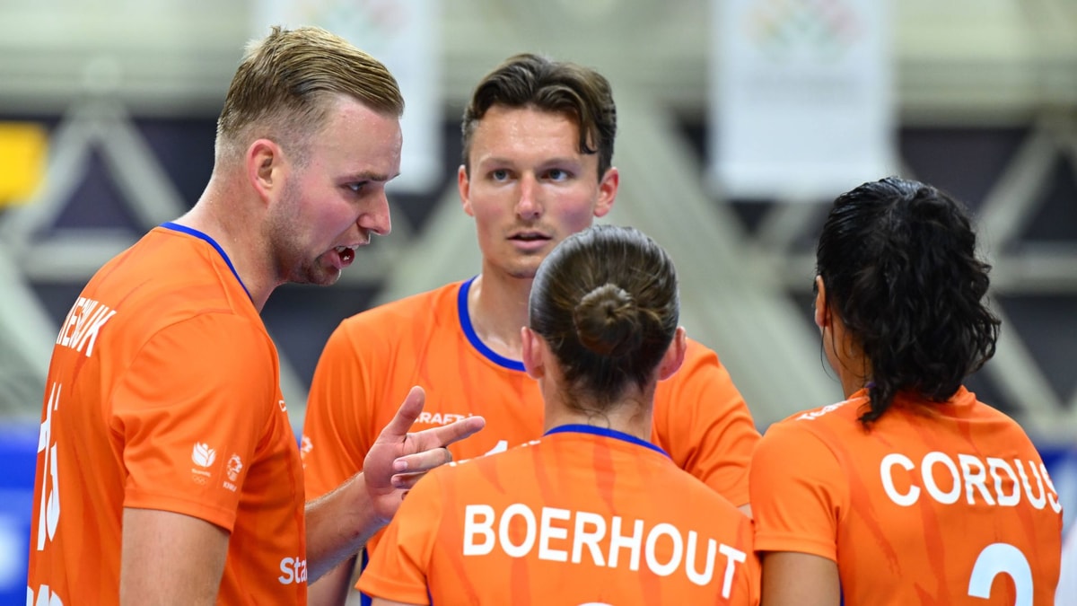 Overleg bij de korfballers