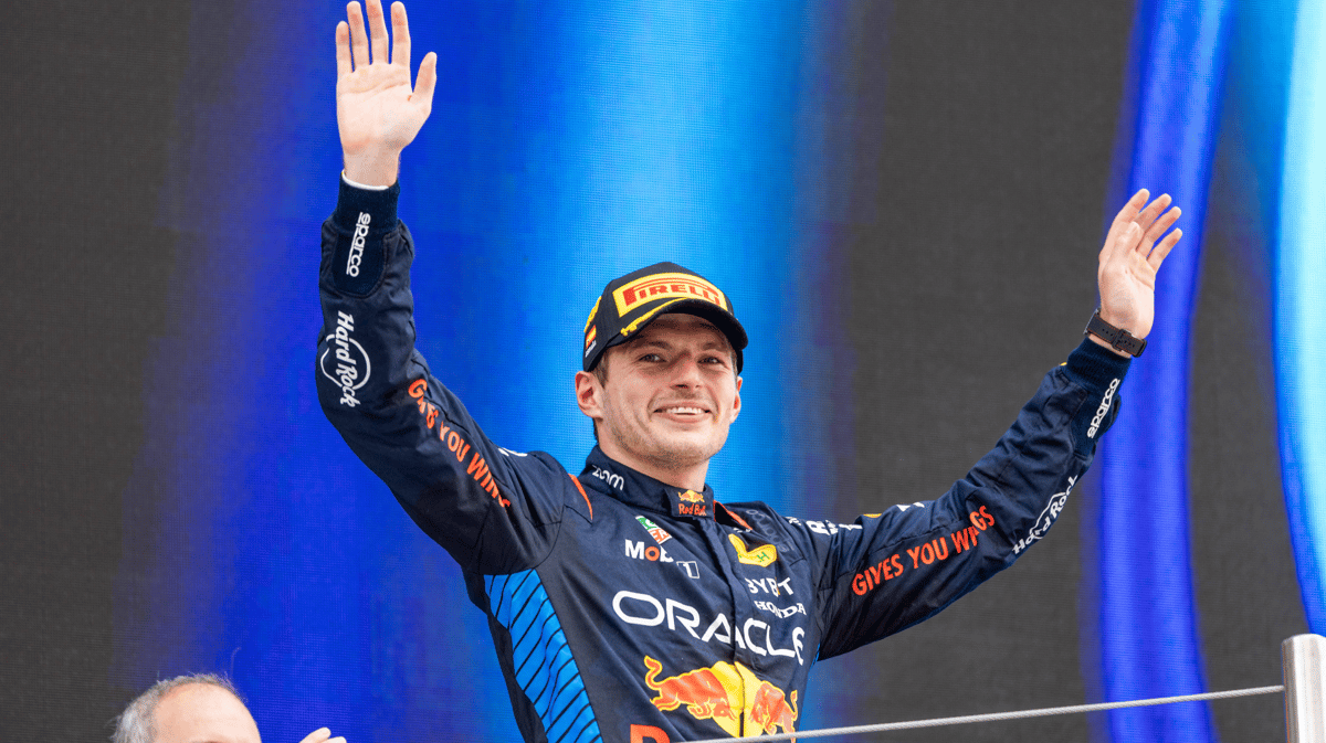Max Verstappen viert zijn overwinning