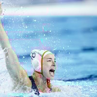 Lieke Rogge viert een treffer