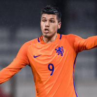 Joël Piroe in actie voor Oranje O20