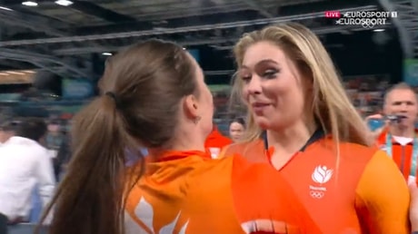 Jutta Leerdam en Femke Kok blikken terug op omhelzing