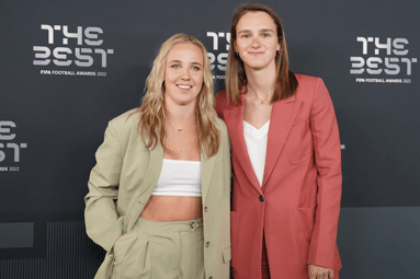 Vivianne Miedema heeft een relatie met Beth Mead