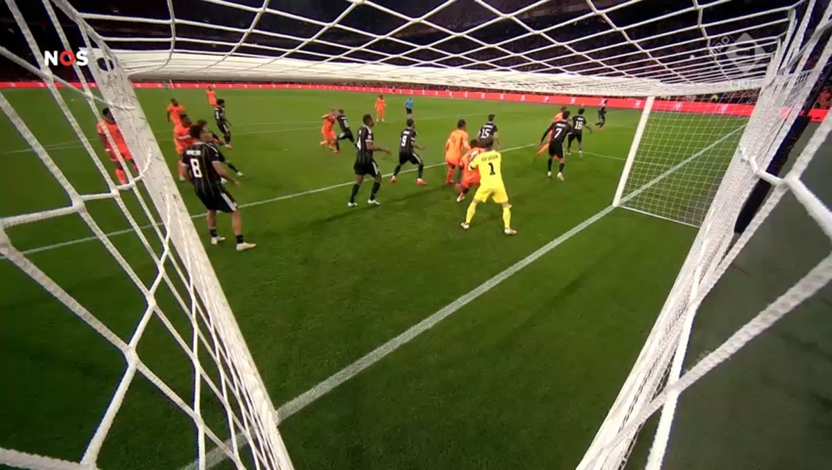 Het afgekeurde doelpunt van Virgil van Dijk tijdens Nederland - Duitsland