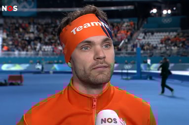 Chris Huizinga voor de camera van de NOS