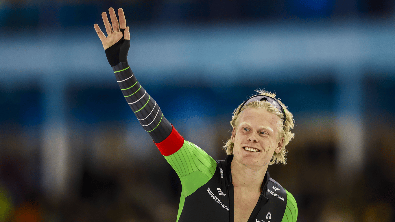 Schaatser Tim Prins wint de 1000 meter bij het WCKT in Thialf