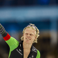 Schaatser Tim Prins wint de 1000 meter bij het WCKT in Thialf