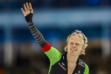 Schaatser Tim Prins wint de 1000 meter bij het WCKT in Thialf