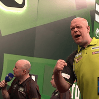 Michael van Gerwen wint overtuigend van Dirk van Duijvenbode