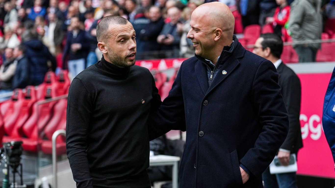 Arne Slot en John Heitinga treffen elkaar in de Eredivisie.