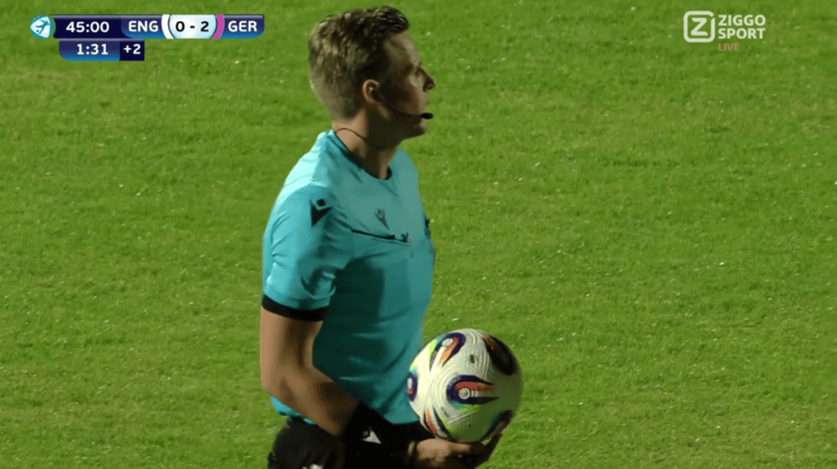 Scheidsrechter Sander van der Eijk