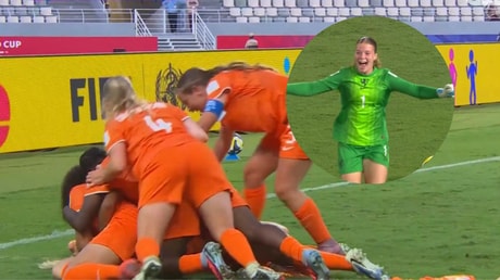 Oranje O17 viert het bereiken van de halve finales