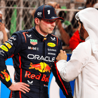 Max Verstappen in gesprek met Mohammed Ben Sulayem