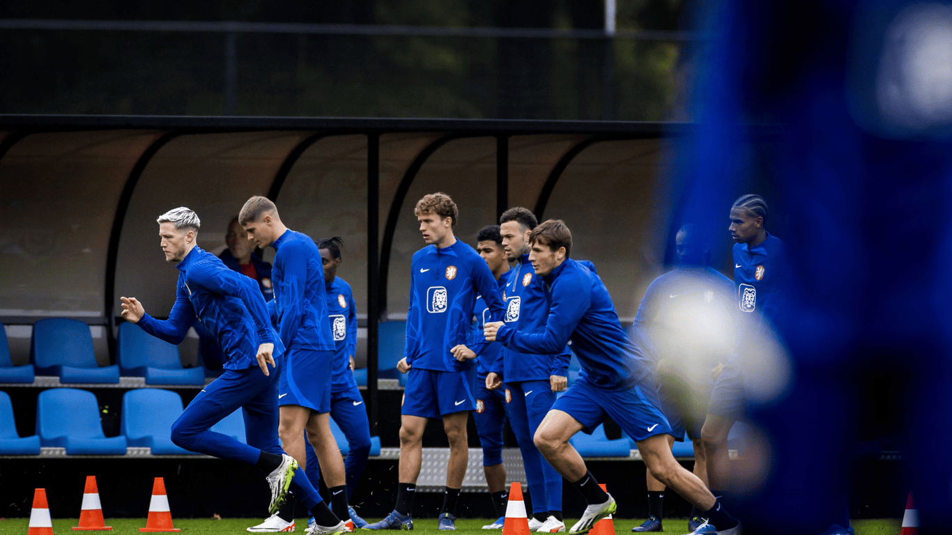 Het Nederlands elftal tijdens een training in Zeist