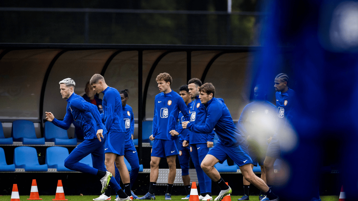 Het Nederlands elftal tijdens een training in Zeist