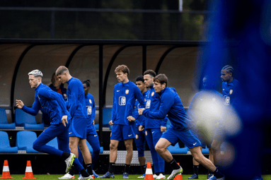 Het Nederlands elftal tijdens een training in Zeist