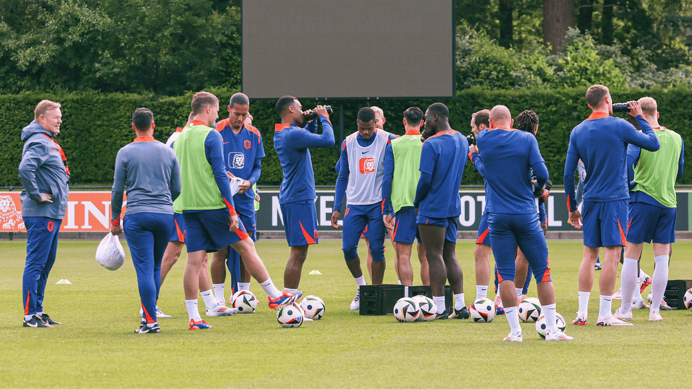 De spelers van het Nederlands elftal op een training in Zeist.