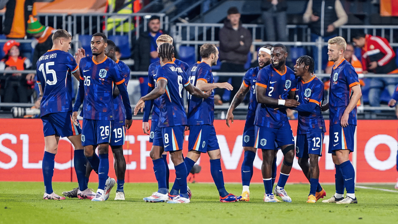De rugnummers van Het Nederlands elftal viert een doelpunthet Nederlands elftal op het EK in Duitsland.