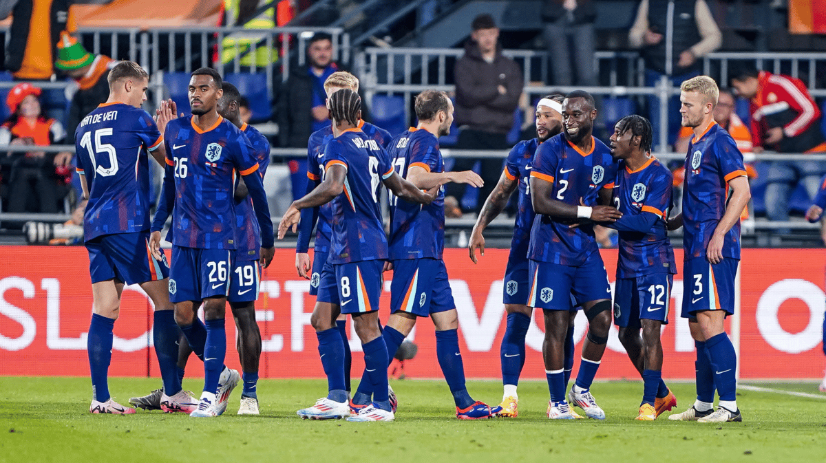 De rugnummers van Het Nederlands elftal viert een doelpunthet Nederlands elftal op het EK in Duitsland.