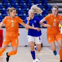 Oranje Futsal Vrouwen grijpt definitief naast het EK 2027 na een 0-3-nederlaag tegen Finland.