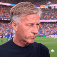 Andries Jonker voor de camera van de NOS
