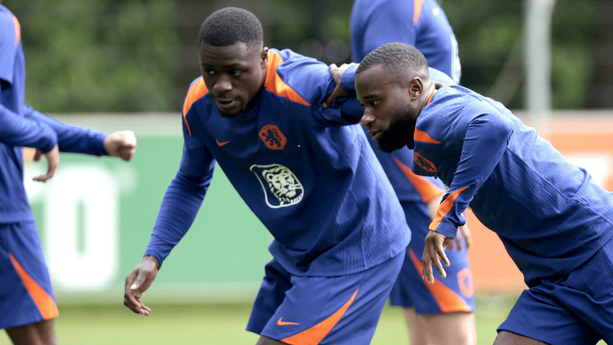 Brian Brobbey (links) en Lutsharel Geertruida