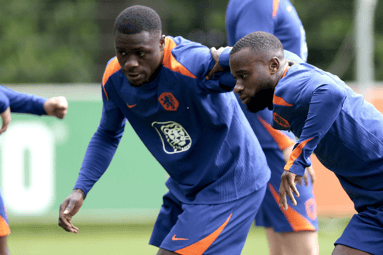 Brian Brobbey (links) en Lutsharel Geertruida